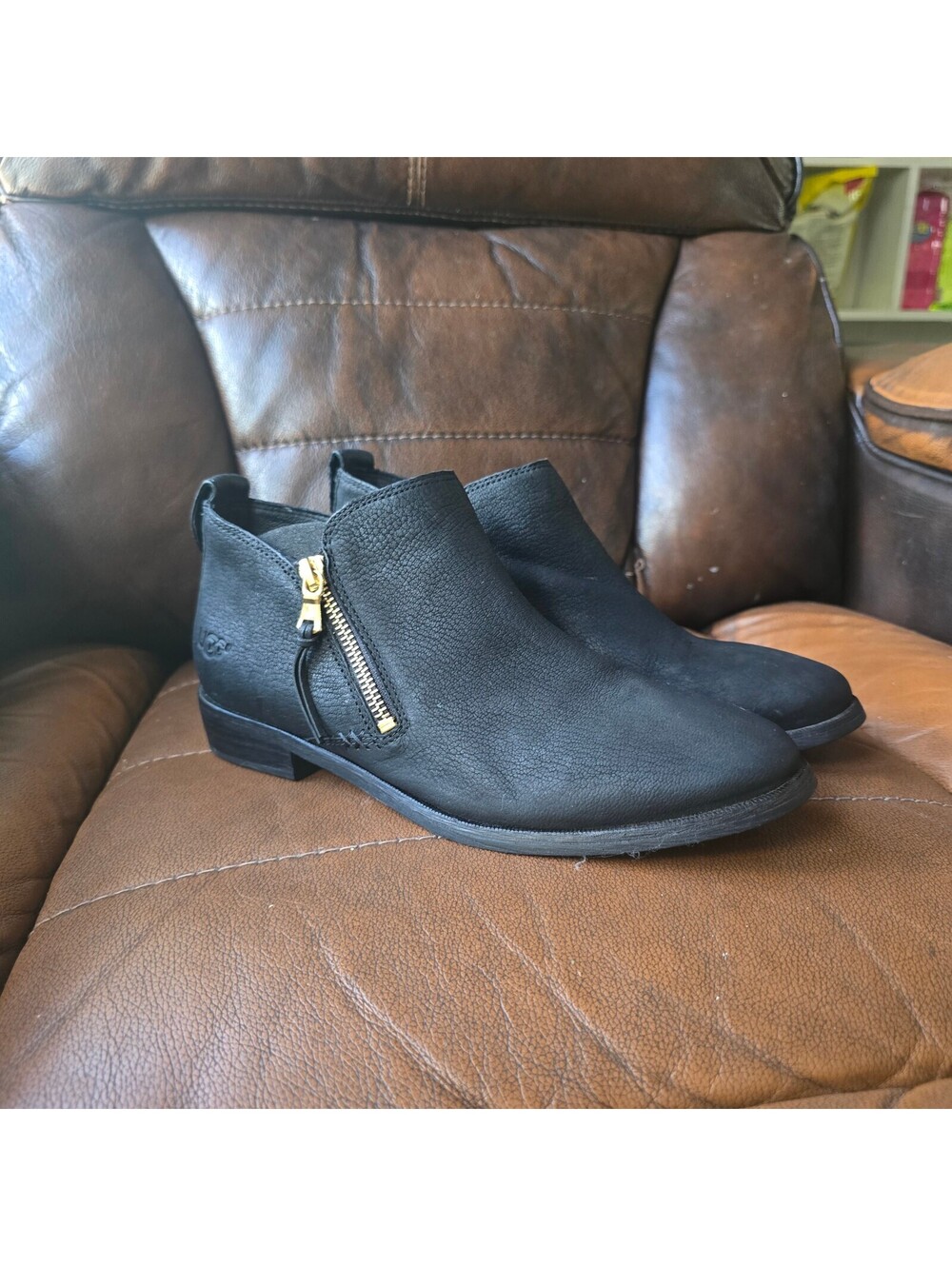 UGG Black Leather Side Zip Ankle Boots Booties Womens Size 8.5 Low Heel